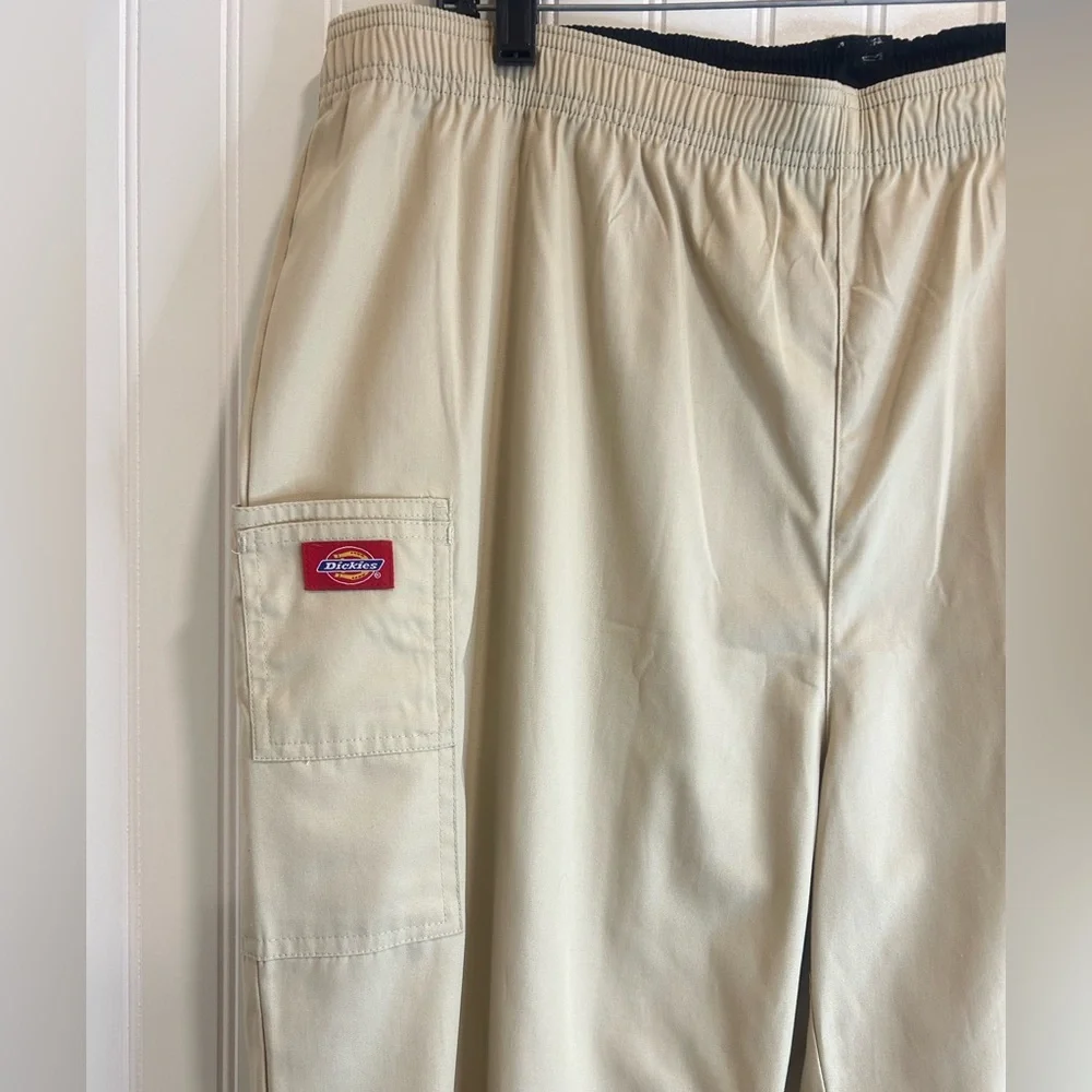 Dickies  Medical Light Tan Cargo Pants for Men 2X elastic waist NEW.